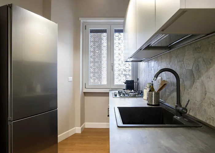 Raven Color ゲストハウス 4*