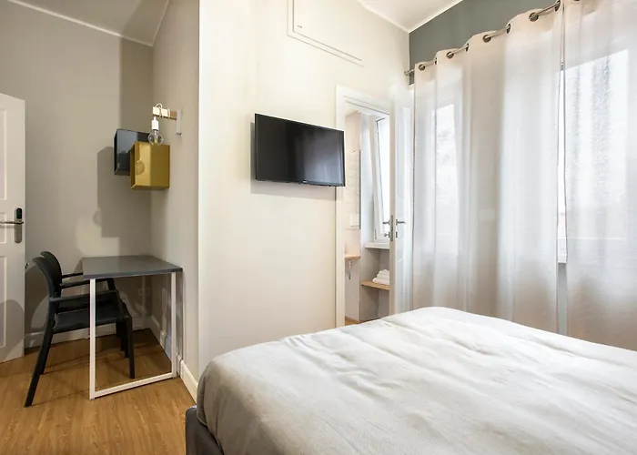 Raven Color ゲストハウス ローマ