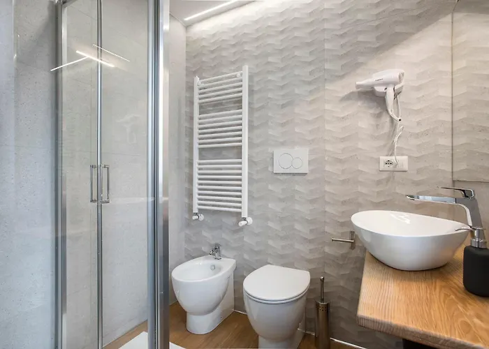 ゲストハウス Raven Color ローマ